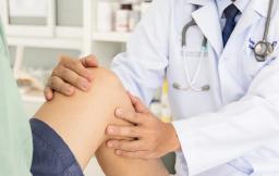 How Implant Removal Experience Shapes Revision Knee Replacement Results ?