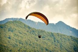Prednosti in doživetja skok s padalom ter izku&scaron;nja paragliding