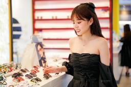 Đồng hồ nữ mang m&atilde;