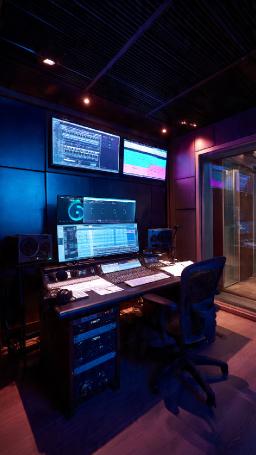 Rent a Podcast Studio in Dubai: A Professional Guide for Modern Creators