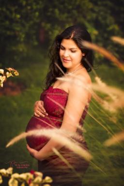 Celebrating Motherhood with Timeless Maternity Photography